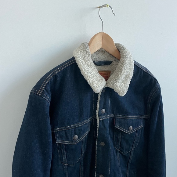 Levi’s Shearling Trucker Jacket - Picture 2 of 4